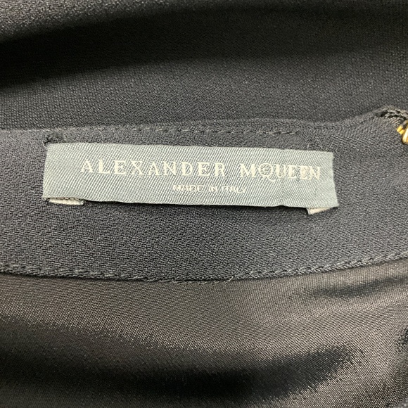 ALEXANDER MCQUEEN BLACK 2014 STRUCTURED SHORT SLEEVED MIDI COCKTAIL DRESS - Picture 4 of 6